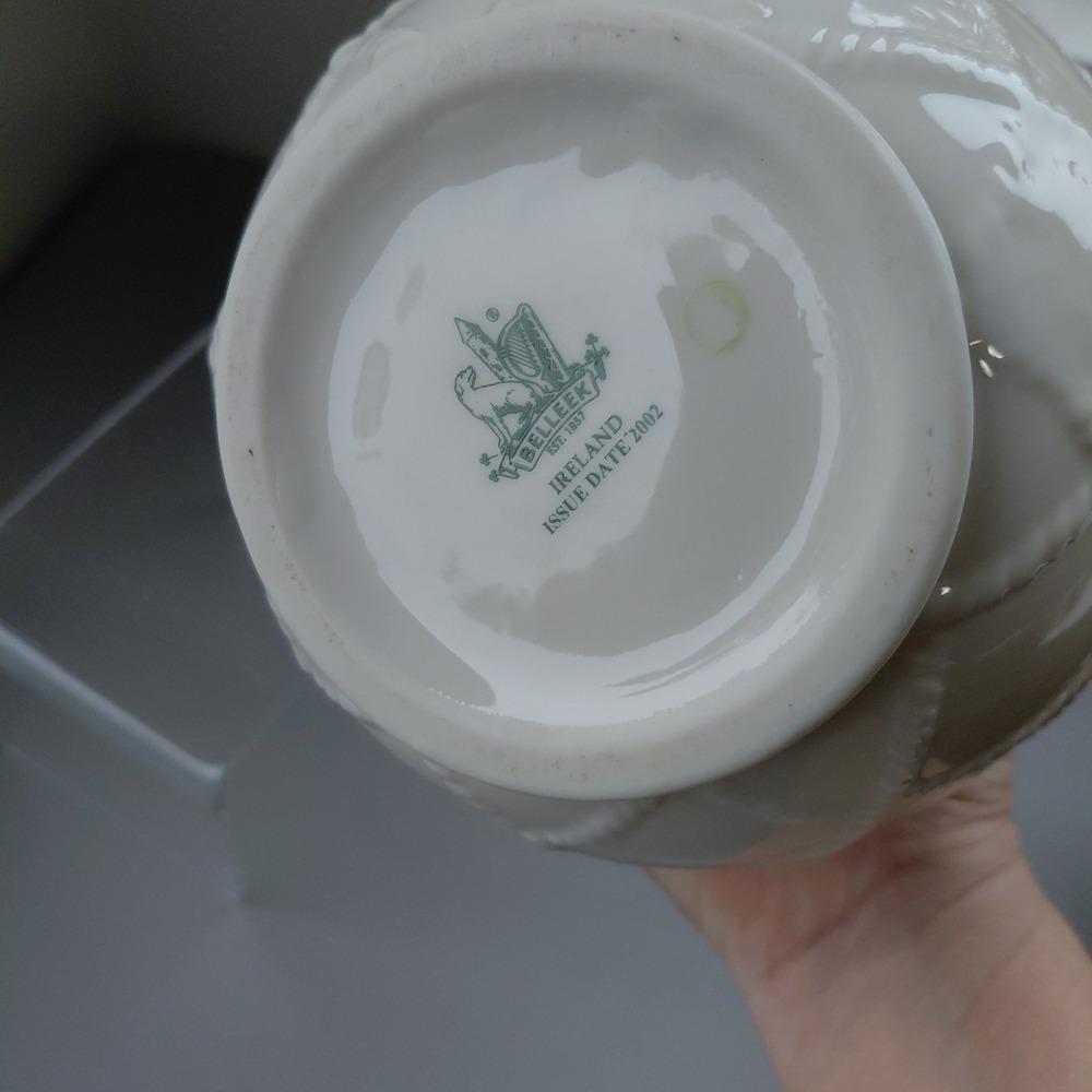 VTG BELLEEK Vase Strawberry Floral Basket Paper Thin Ceramic IRELAND 2002 Ruffle - Picture 7 of 8